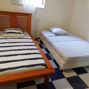 La Petite Maison, Spacieuse, Avec Jardin / Parking Sainte-Rose